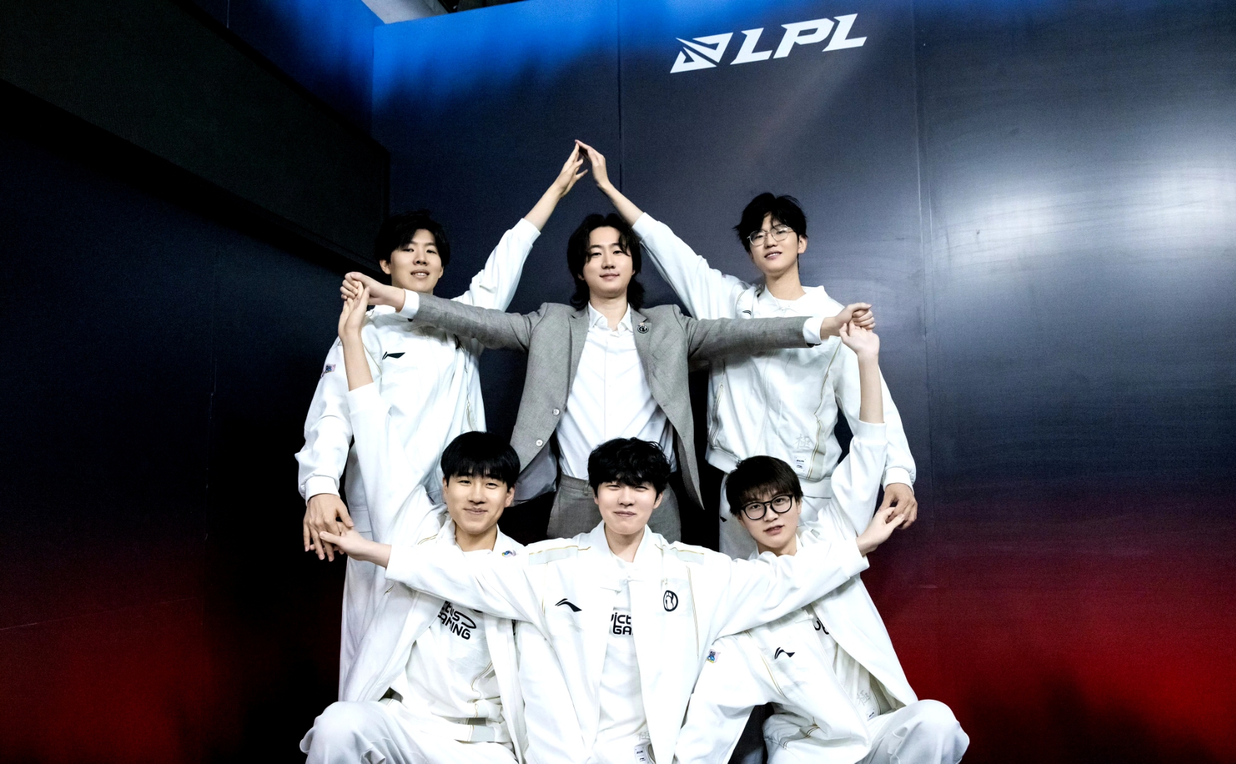 Rookie在中国队比赛中反败为胜，刷新纪录引发热议！